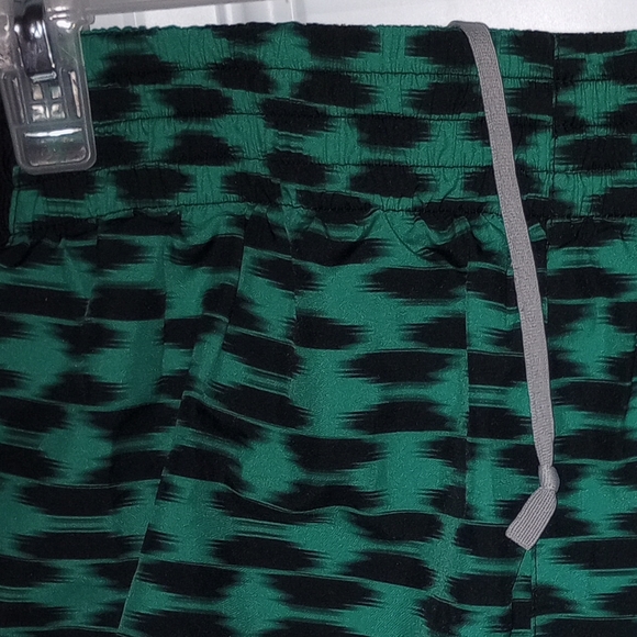Nike Size M Dry Fit athletic Shorts in Green and Black - Picture 5 of 6